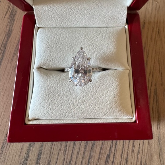 4.5ct Elegant Pear Cut Simulated Diamond Engagement Ring In Sterling Silver - 5 - Picture 8 of 10